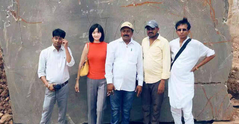 Reuniões com o proprietário da pedreira de granito Black Galaxy na Índia